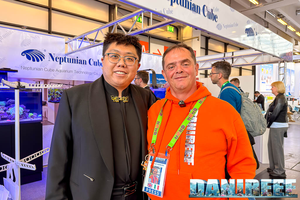 Andrew e DaniReef allo stand Neptunian Cube a Interzoo 2026