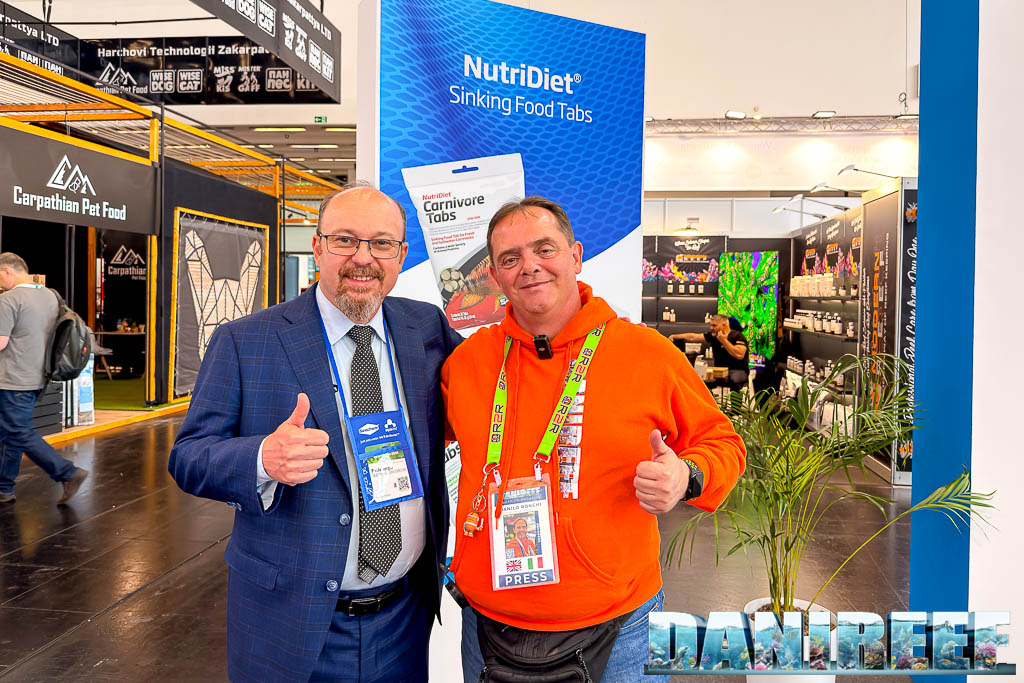 DaniReef con Paulo Sergio allo stand Seachem a Interzoo 2026