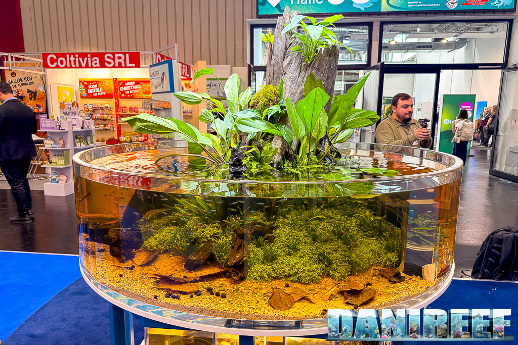 Acquario dolce biotopo Rio Orinoco nello stand Sera a Interzoo 2026