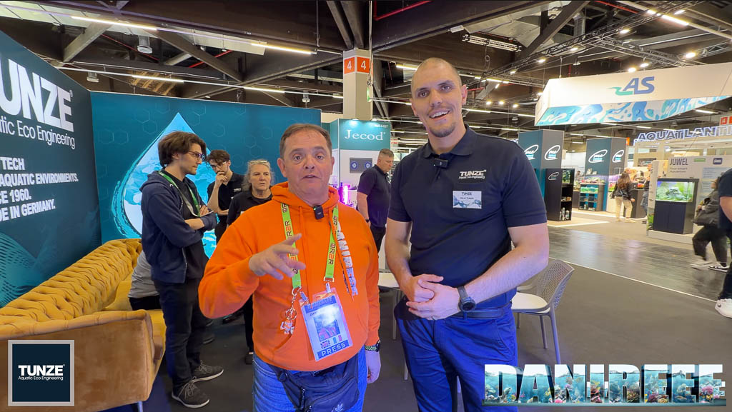 DaniReef con Felix Tunze allo stand Tunze durante Interzoo 2026