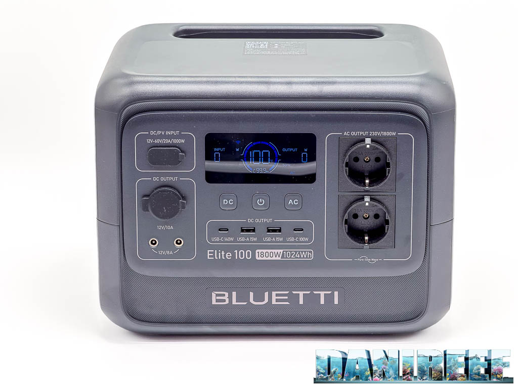 Bluetti Elite 100 V2 vista frontalmente con display acceso