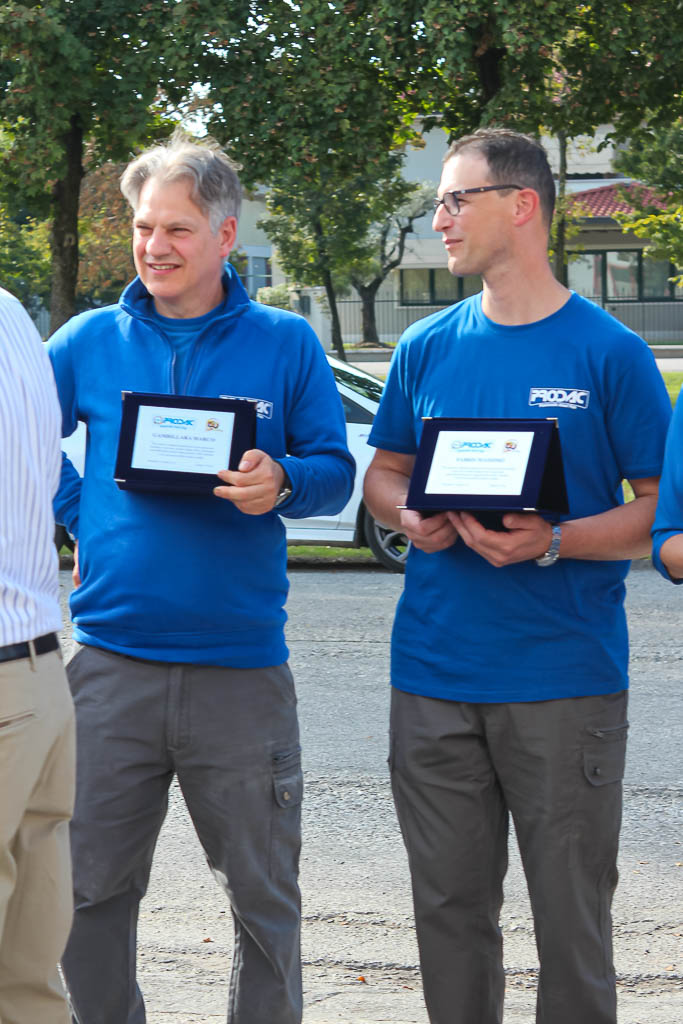 Premiazione dei dipendenti storici Prodac durante i festeggiamenti per il cinquantesimo anniversario
