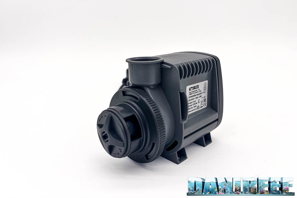 Sicce Syncra Silent 1.5, pompa centrifuga per acquario fotografata su sfondo bianco