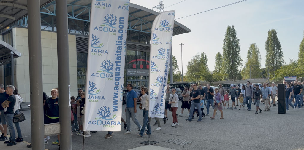 Pubblico all'ingresso di MalpensaFiere.